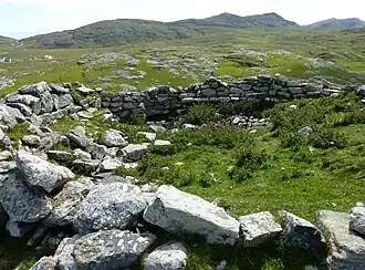 Het inwendige van de broch vanaf het westen.
