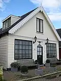 Houten huis, uitwendig voornamelijk 19e-eeuws van aspect
