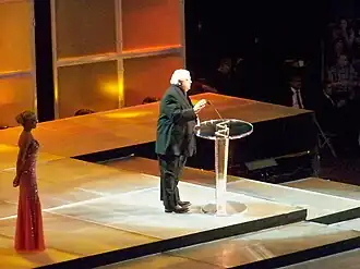 Dusty Rhodes tijdens de WWE Hall of Fame show in 2009