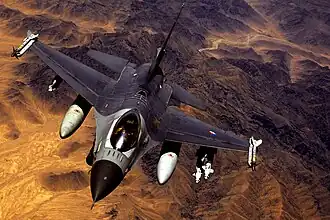 Een Nederlandse F-16 boven Afghanistan.