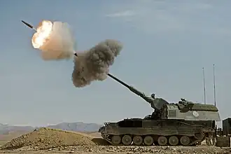 Een Nederlandse Panzerhaubitze 2000 in Afghanistan