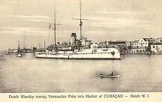 Hr.Ms. Gelderland bij de haven van Willemstad