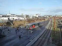 Het noordelijke perron, sinds 2011 aan beide zijden voor reizigers.