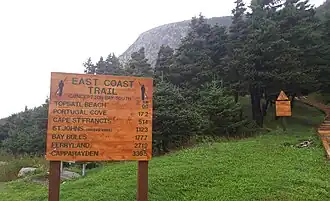 Beginpunt van de East Coast Trail bij Topsail Beach