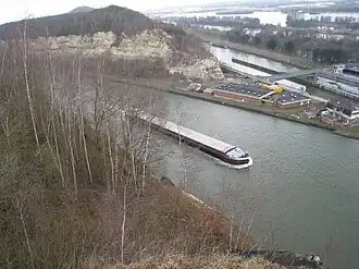 Gezicht op Albertkanaal en sluis Ternaaien vanaf Blok 01