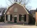 Winkel-woonhuis met tuin
