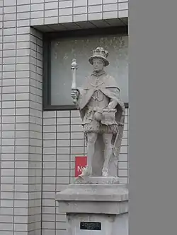 18. Edward VI Statue