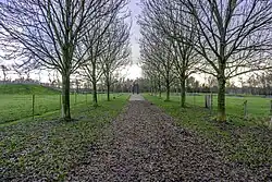 Oprijlaan naar de havezateplaats