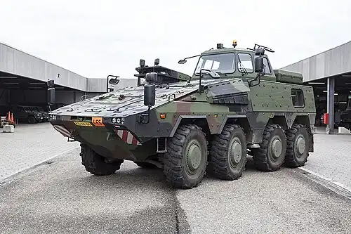 Een lesuitvoering van het Boxer-pantserwielvoertuig op het OTCRij.