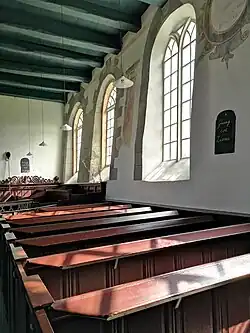 Vensters met lijstversieringen