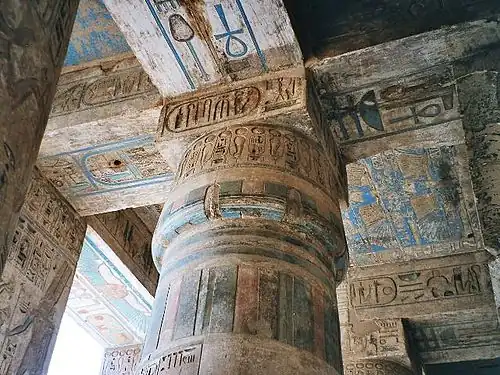 Medinet Habu bij de tempel van Ramesses III