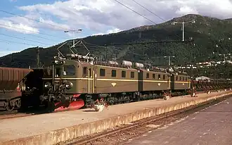 NSB El 12 als 3-delige locomotief op 15 augustus 1970 te Narvik
