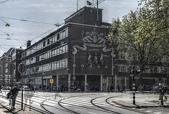 Elandsgracht 117 met wapen en beelden aan de gevel