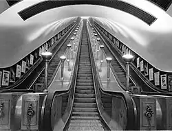 Een van de roltrapgroepen in 1935