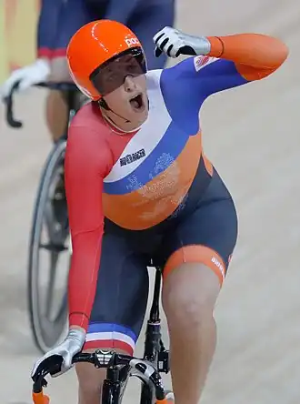Ligtlee na haar gouden race die haar de olympische titel op de keirin bezorgde tijdens de Olympische Zomerspelen 2016 in Rio de Janeiro, Brazilië.
