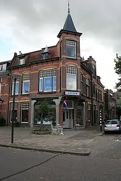 Dubbel woonhuis in Overgangsstijl met Um 1800-elementen (1912)