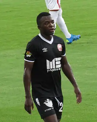 Mbola in 2015 als speler van Hapoel Ra'anana