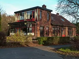 Stationskoffiehuis in de vorm van een locomotief (P. Bruiniers, 1927).