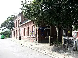 Het stationsgebouw van Engis