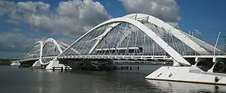 De IJtram op de Enneüs Heermabrug; 29 augustus 2007.