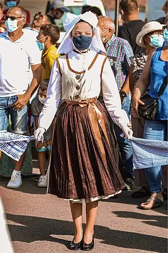 Volksdans ("danse des mouchoirs"), juli 2020