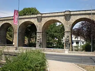 Voormalig spoorwegviaduct bij het binnenrijden van Lamalou-les-Bains