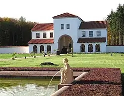 Het poortgebouw, deel tuinen en de ommuring van de villa rustica Borg