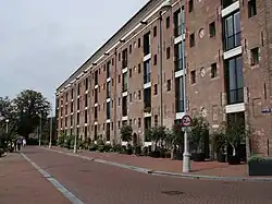 Kalenderpanden, pakhuizen vernoemd naar de maanden, op voormalig GEB-terrein, 2011