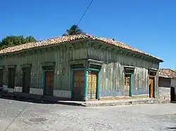 Gebouw op de hoek van het plein