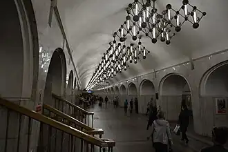 De middenhal bij de trappen naar Novoslobodskaja