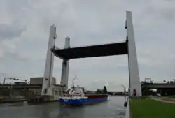 Europabrug geopend voor een zeeschip (2014)