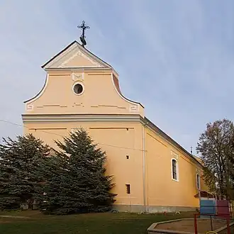 Evangelische kerk in Rožňava, gezien vanuit de kerktuin.