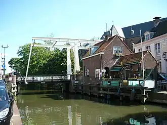 Evert Stokbrug met naastgelegen dienstwoning