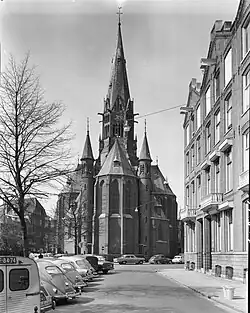 Vondelstraat met Vondelkerk vanuit het noordoosten; mei 1964.