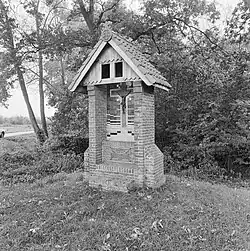 Landkruis ter nagedachtenis aan burgemeester Jan Wijnia die in 1934 op deze plek is verongelukt.