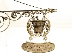 Gouden plakkaat van het museum (2012)