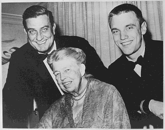 Frank met zijn vader en grootmoeder in 1962