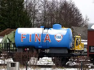 Een Duitse Fina-tankwagon.