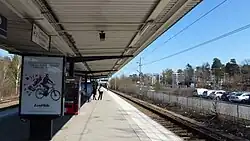 Het perron gezien uit het westen.