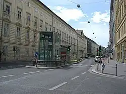 De lift op de vluchtheuvel in de Favoritenstraße