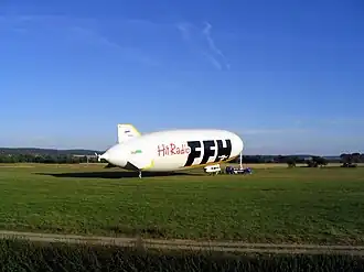 Zeppelin met reclame voor FFH