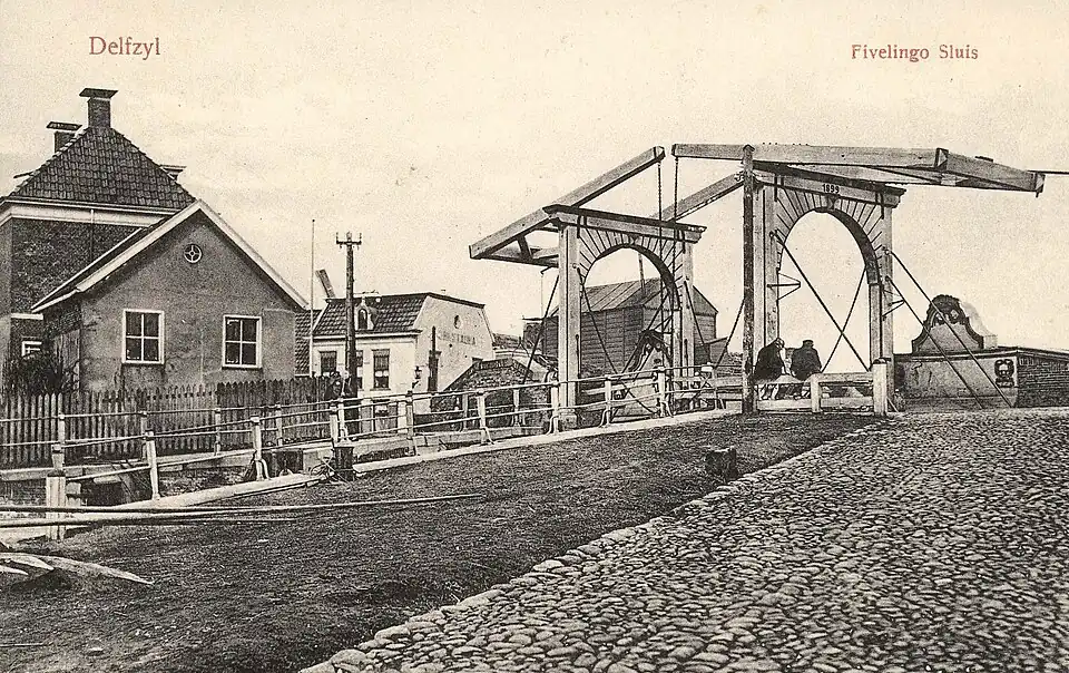 Fivelingo-sluis in Delfzijl omstreeks 1919.