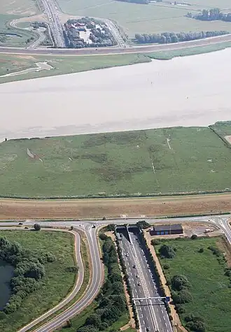 De Eemstunnel in de A 31 bij Leer