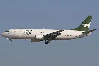 Boeing 737-4B7(SF) van FlyAnt