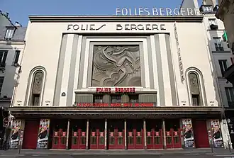 De gevel van de Folies Bergère, 2011.
