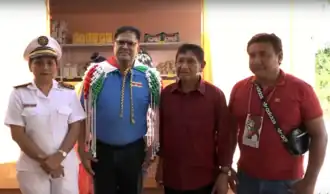 President Chan Santokhi en dc Josta Lewis bij de installatie van de Food Basket in Apoera, 2023