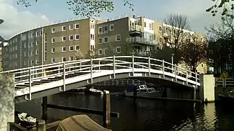 Voetbrug (nr 1923) bij de Ten Katestraat (2017)
