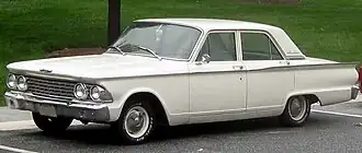 Ford Fairlane sedan uit 1962