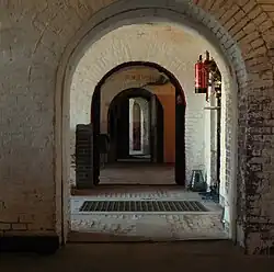 Interieur, gangen vanuit de ingang