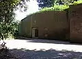Fort Honswijk: Remise F en remise annex kazemat M/bomvrije gebouwen.